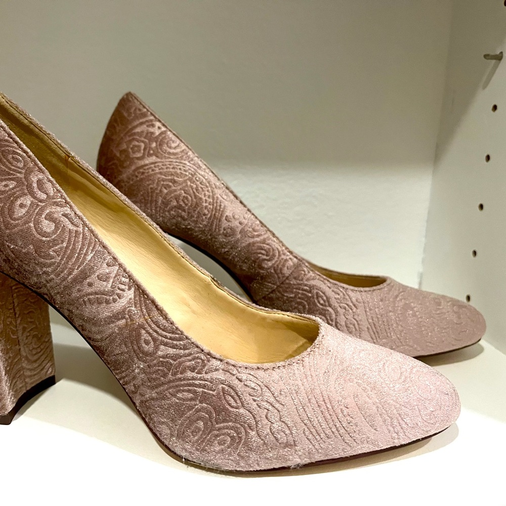 Brocade velvet pumps